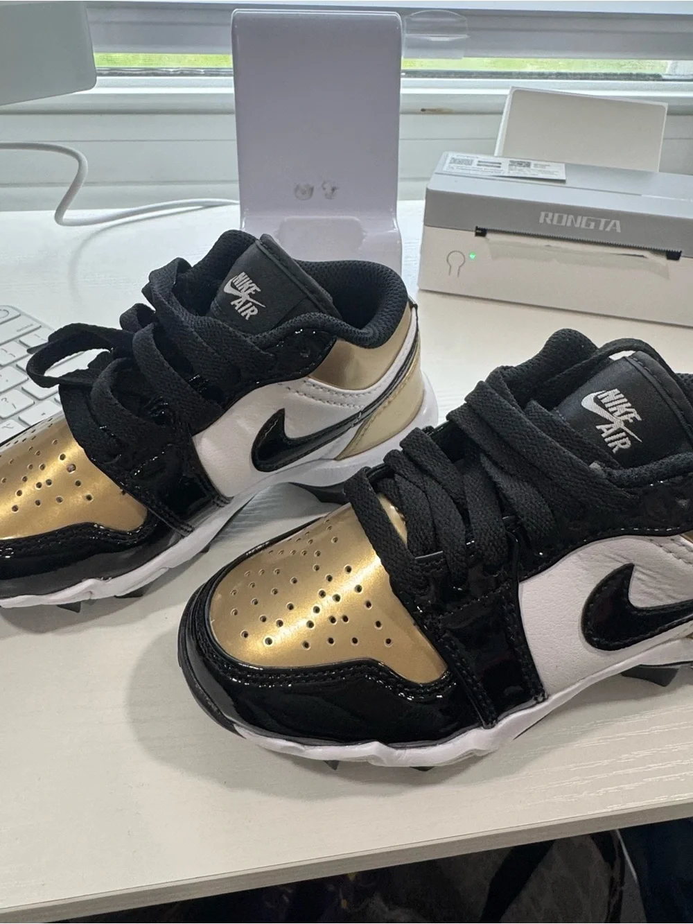 Jordan Kids' Low-Top Sneakers — Black/White/Gold